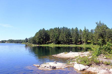 photo of Lake Superior shoreline